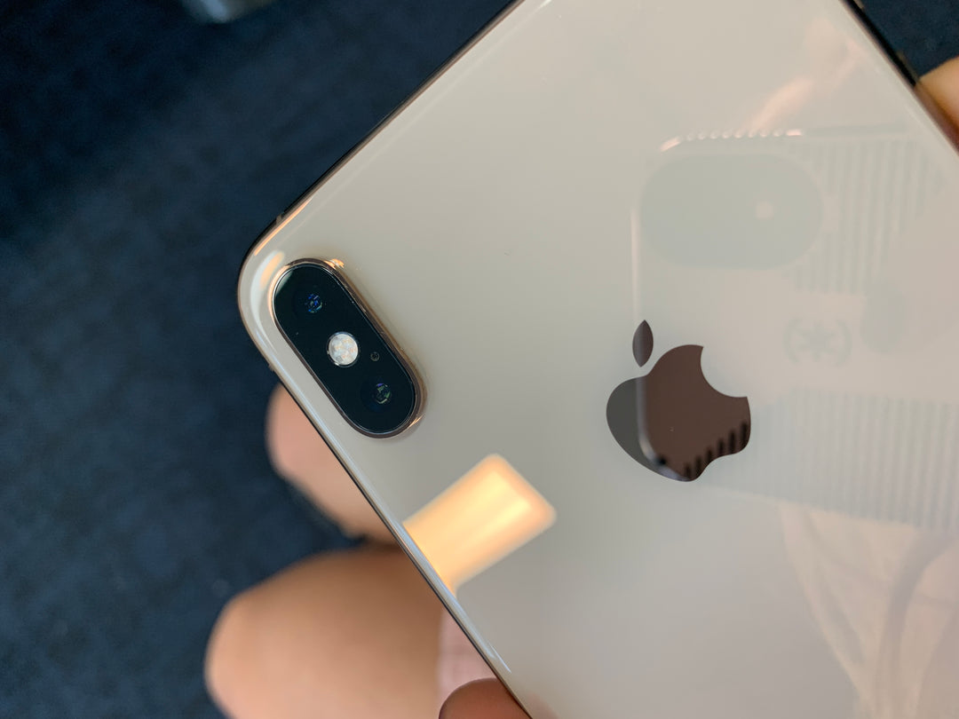 What Color Does the iPhone XS Come In?