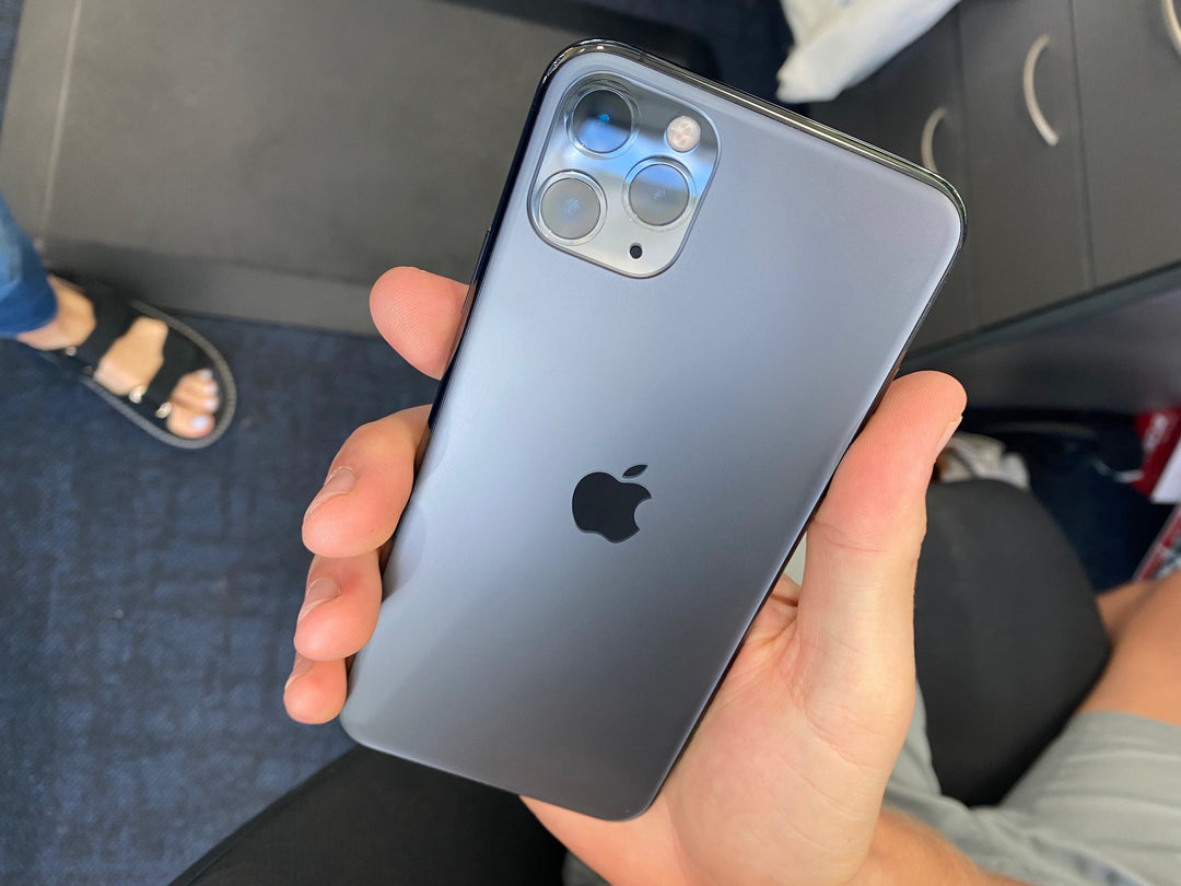 space grey iPhone 11 Pro Max photo Frank Mobile